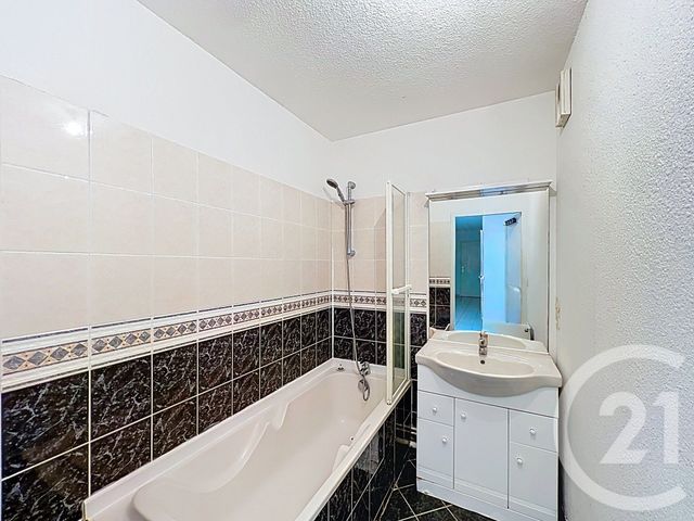 Appartement F3 à vendre - 3 pièces - 65.45 m2 - COURNON D AUVERGNE - 63 - AUVERGNE - Century 21 Gervillié Immobilier