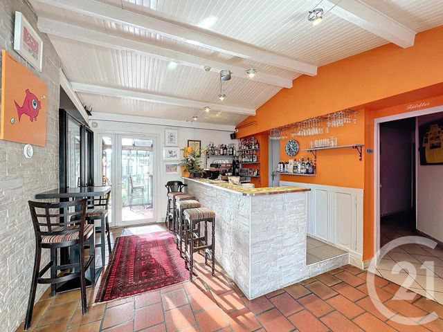 maison à vendre - 17 pièces - 879.59 m2 - PERIGNAT LES SARLIEVE - 63 - AUVERGNE - Century 21 Gervillié Immobilier