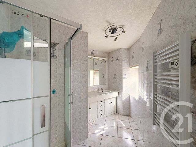 maison à vendre - 4 pièces - 81.37 m2 - LES MARTRES DE VEYRE - 63 - AUVERGNE - Century 21 Gervillié Immobilier