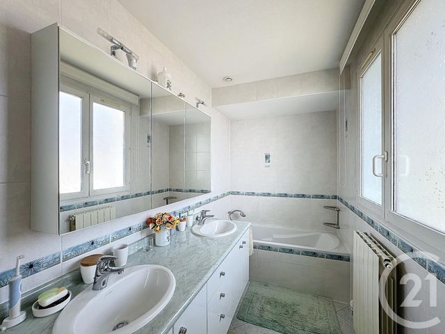 maison à louer - 10 pièces - 223.01 m2 - COURNON D AUVERGNE - 63 - AUVERGNE - Century 21 Gervillié Immobilier