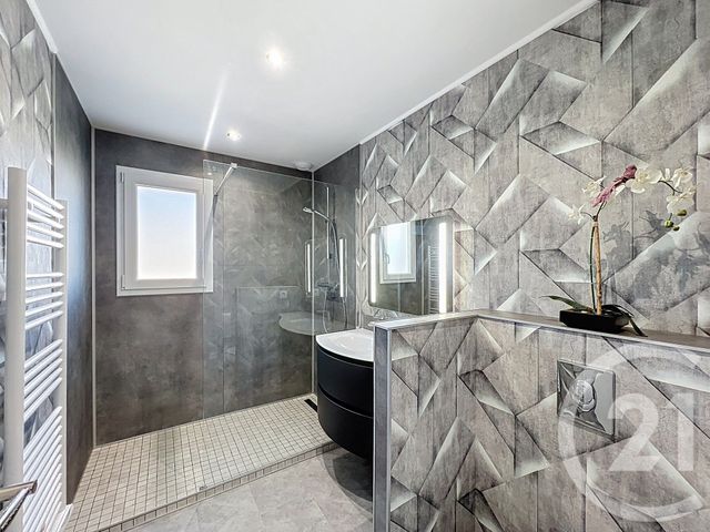 maison à vendre - 8 pièces - 146.83 m2 - LA ROCHE BLANCHE - 63 - AUVERGNE - Century 21 Gervillié Immobilier