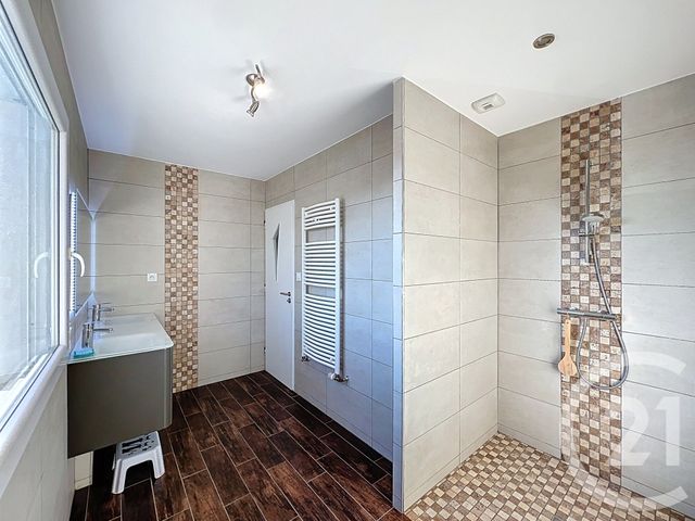 maison à vendre - 8 pièces - 146.83 m2 - LA ROCHE BLANCHE - 63 - AUVERGNE - Century 21 Gervillié Immobilier