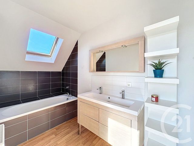 maison à vendre - 6 pièces - 174.82 m2 - LE CENDRE - 63 - AUVERGNE - Century 21 Gervillié Immobilier