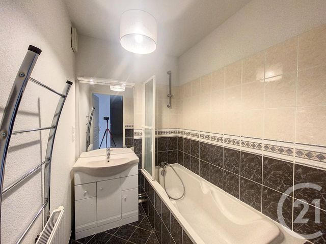 Appartement F3 à louer - 3 pièces - 64.09 m2 - COURNON D AUVERGNE - 63 - AUVERGNE - Century 21 Gervillié Immobilier