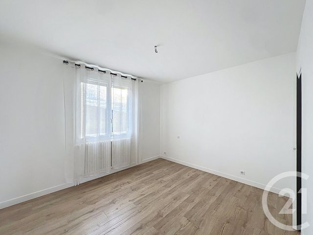 maison à vendre - 6 pièces - 133.78 m2 - LES MARTRES DE VEYRE - 63 - AUVERGNE - Century 21 Gervillié Immobilier