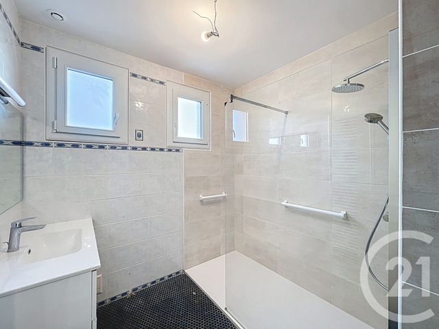 maison à vendre - 6 pièces - 133.78 m2 - LES MARTRES DE VEYRE - 63 - AUVERGNE - Century 21 Gervillié Immobilier