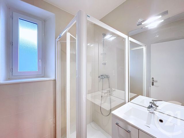 Appartement T3 à louer - 3 pièces - 50.0 m2 - BILLOM - 63 - AUVERGNE - Century 21 Gervillié Immobilier