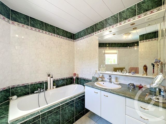 maison à vendre - 5 pièces - 123.65 m2 - LA ROCHE BLANCHE - 63 - AUVERGNE - Century 21 Gervillié Immobilier