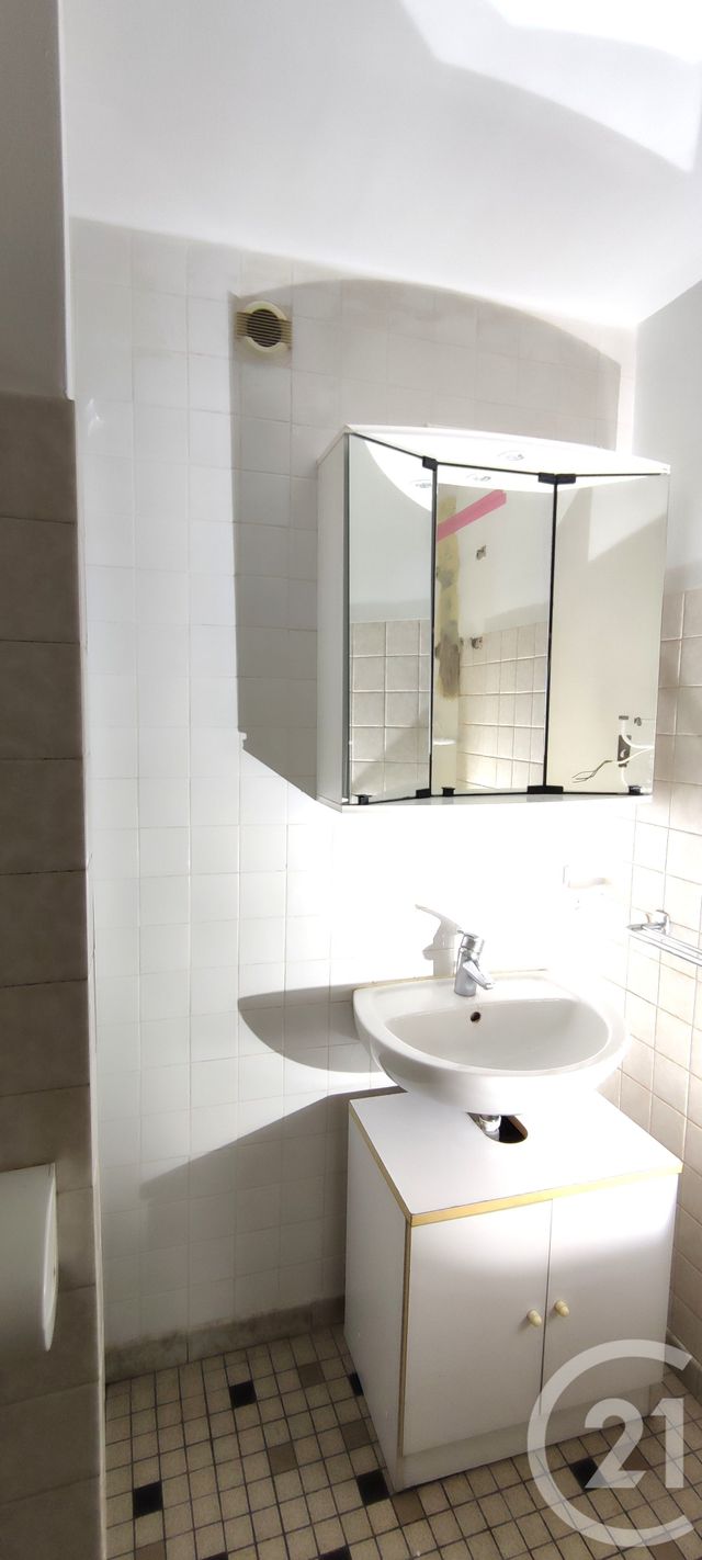 Appartement Studio à louer - 1 pièce - 23.73 m2 - LA SAUVETAT - 63 - AUVERGNE - Century 21 Gervillié Immobilier