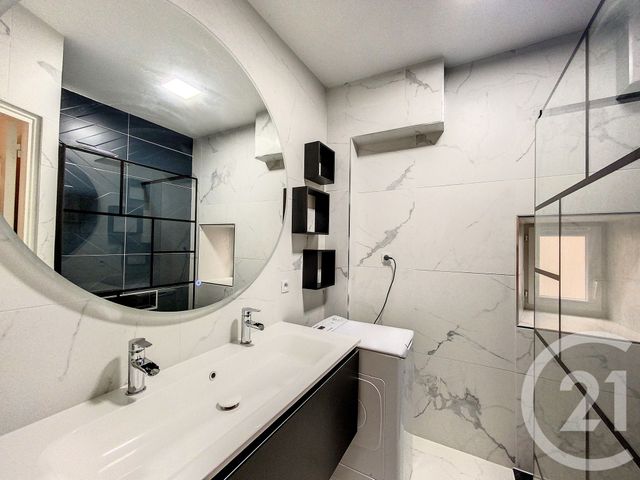 Appartement F3 à louer - 3 pièces - 64.06 m2 - LES MARTRES DE VEYRE - 63 - AUVERGNE - Century 21 Gervillié Immobilier