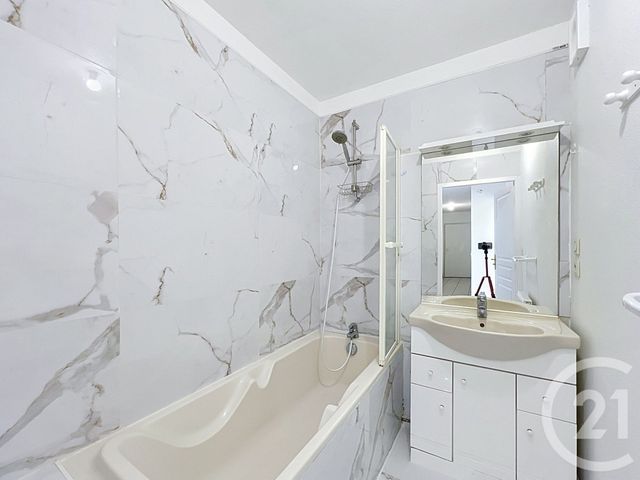 Appartement F3 à louer - 3 pièces - 63.16 m2 - COURNON D AUVERGNE - 63 - AUVERGNE - Century 21 Gervillié Immobilier