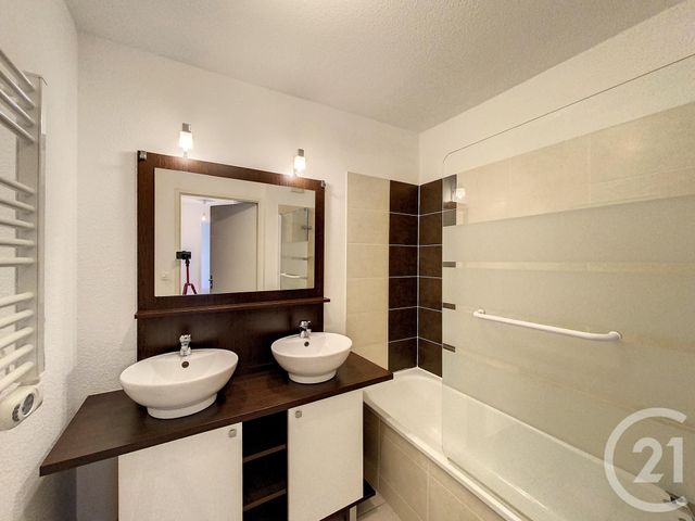 Appartement F3 à louer - 3 pièces - 63.27 m2 - CLERMONT FERRAND - 63 - AUVERGNE - Century 21 Gervillié Immobilier