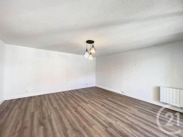 Appartement F3 à louer - 3 pièces - 63.27 m2 - CLERMONT FERRAND - 63 - AUVERGNE - Century 21 Gervillié Immobilier