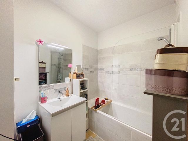 Appartement F3 à louer - 3 pièces - 80.99 m2 - LEMPDES - 63 - AUVERGNE - Century 21 Gervillié Immobilier