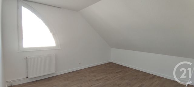 Appartement Duplex à louer - 3 pièces - 60.0 m2 - YZEURE - 03 - AUVERGNE - Century 21 Gervillié Immobilier