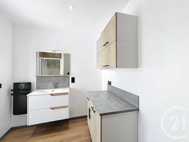 Appartement F2 à louer - 2 pièces - 42.91 m2 - LES MARTRES DE VEYRE - 63 - AUVERGNE - Century 21 Gervillié Immobilier
