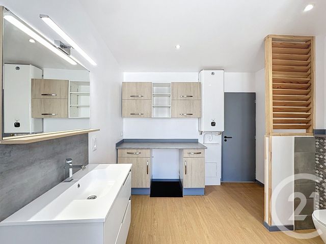 Appartement F2 bis à louer - 2 pièces - 52.65 m2 - LES MARTRES DE VEYRE - 63 - AUVERGNE - Century 21 Gervillié Immobilier