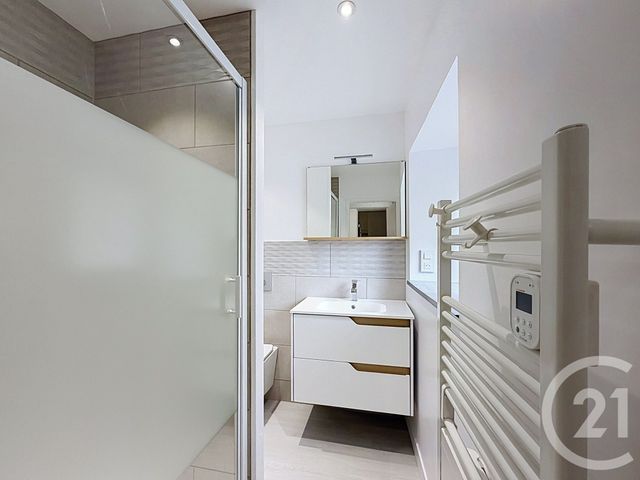 Appartement F2 à louer - 2 pièces - 40.52 m2 - LES MARTRES DE VEYRE - 63 - AUVERGNE - Century 21 Gervillié Immobilier