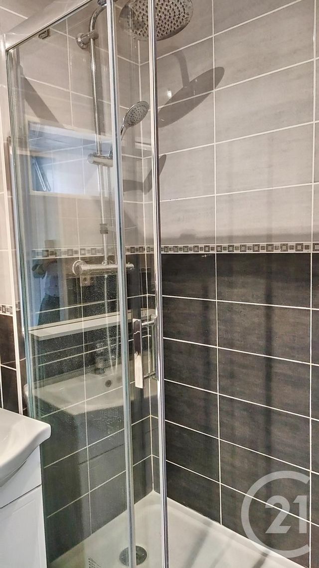 maison à louer - 3 pièces - 61.91 m2 - CHANONAT - 63 - AUVERGNE - Century 21 Gervillié Immobilier