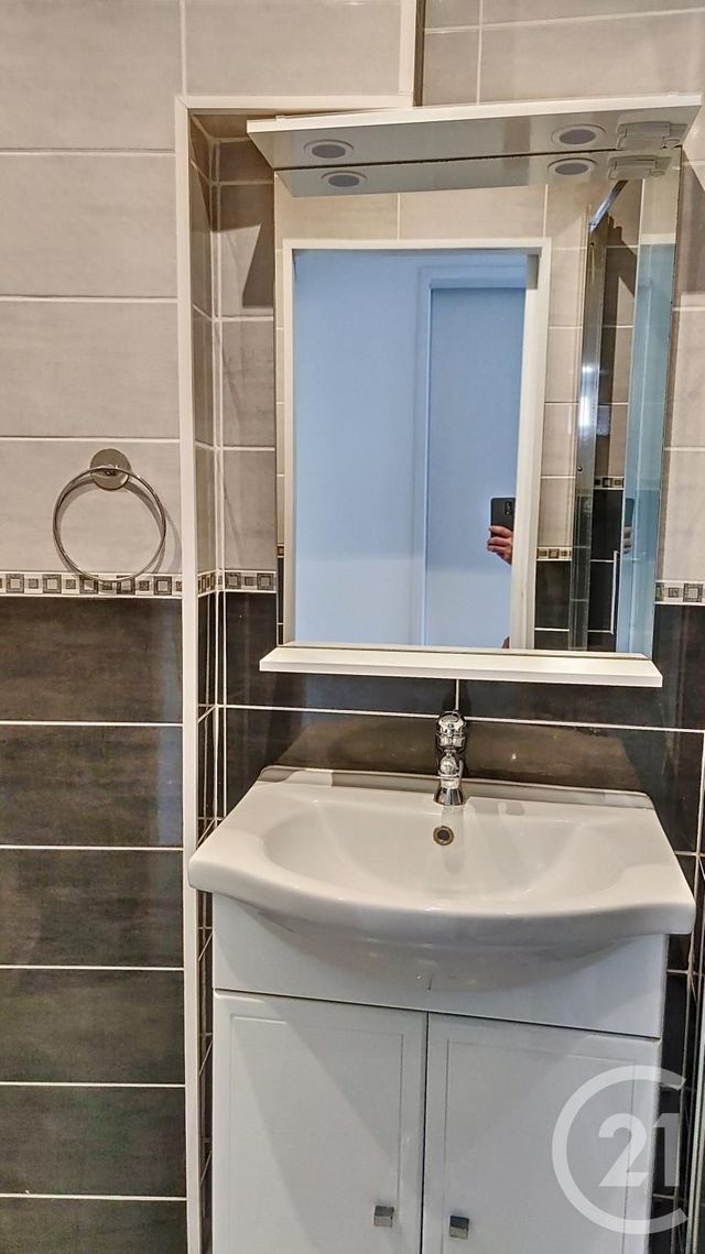 maison à louer - 3 pièces - 61.91 m2 - CHANONAT - 63 - AUVERGNE - Century 21 Gervillié Immobilier