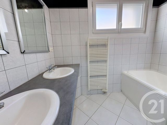 maison à louer - 5 pièces - 104.0 m2 - CHANONAT - 63 - AUVERGNE - Century 21 Gervillié Immobilier