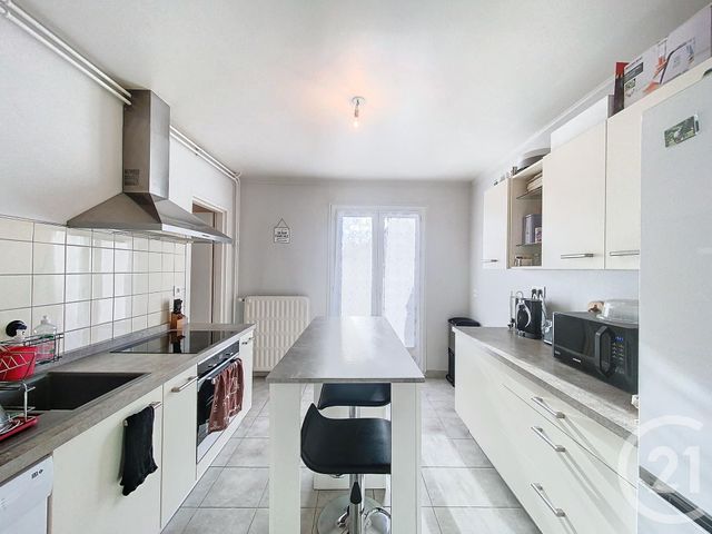 maison à louer - 4 pièces - 84.23 m2 - RIOM - 63 - AUVERGNE - Century 21 Gervillié Immobilier