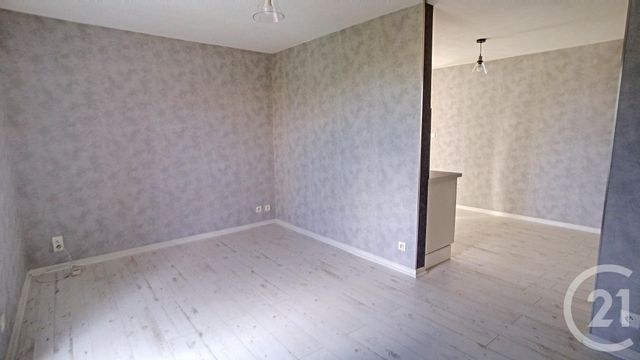 Appartement F4 à louer - 5 pièces - 62.14 m2 - LA ROCHE BLANCHE - 63 - AUVERGNE - Century 21 Gervillié Immobilier