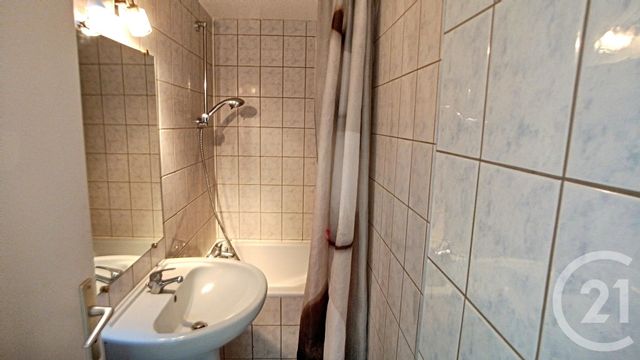Appartement F4 à louer - 5 pièces - 62.14 m2 - LA ROCHE BLANCHE - 63 - AUVERGNE - Century 21 Gervillié Immobilier