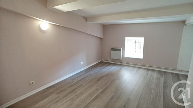 Appartement F4 à louer - 5 pièces - 62.14 m2 - LA ROCHE BLANCHE - 63 - AUVERGNE - Century 21 Gervillié Immobilier