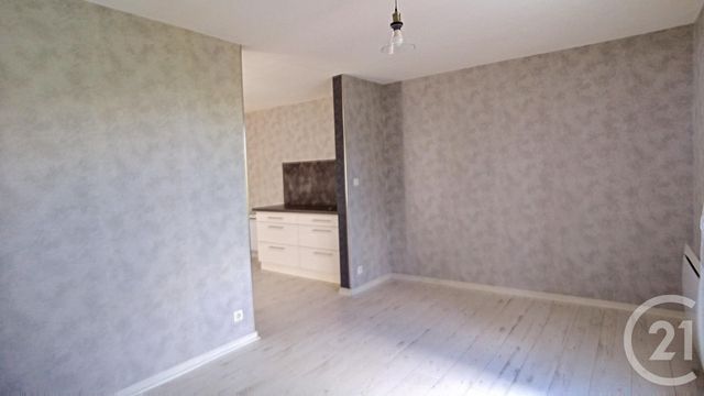 Appartement F4 à louer - 5 pièces - 62.14 m2 - LA ROCHE BLANCHE - 63 - AUVERGNE - Century 21 Gervillié Immobilier