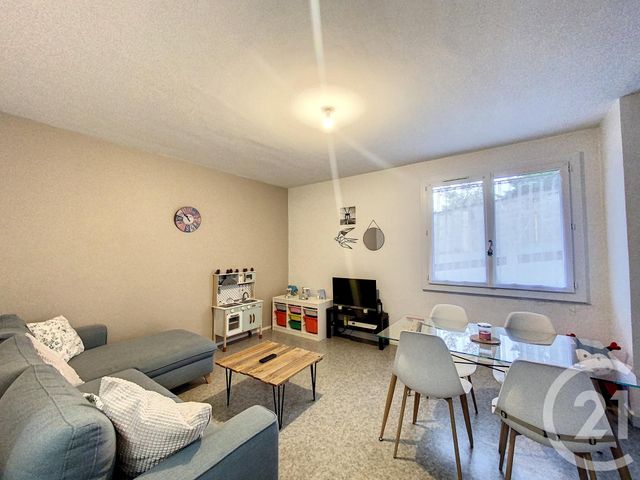 Appartement F3 à louer - 3 pièces - 70.28 m2 - CHAMALIERES - 63 - AUVERGNE - Century 21 Gervillié Immobilier