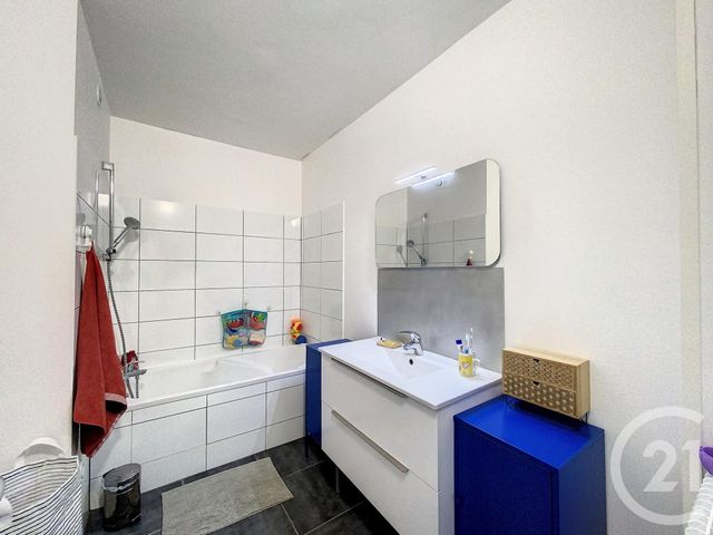 Appartement F3 à louer - 3 pièces - 70.28 m2 - CHAMALIERES - 63 - AUVERGNE - Century 21 Gervillié Immobilier